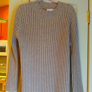 Brand new without tags g i l l i sweater.